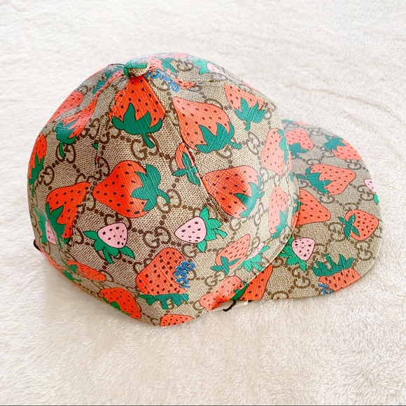 NWT Authentic GUCCI Strawberry Prints Monogram Cap Natural Strawberry Color - Picture 4 of 9